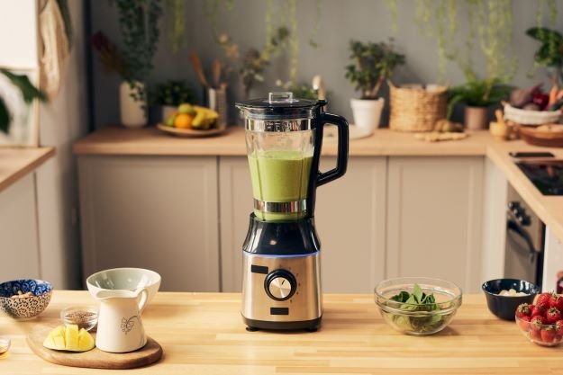 How do I choose a commercial blender